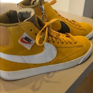 Nike Blazer Mid ‘Rebel’ Hi-Top Trainers
